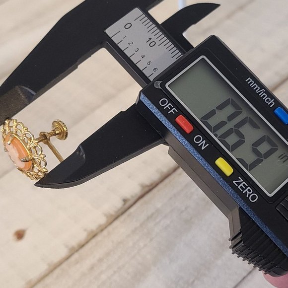 Vintage Carved Cameo Earrings Gold Tone Screw Back - Picture 7 of 8